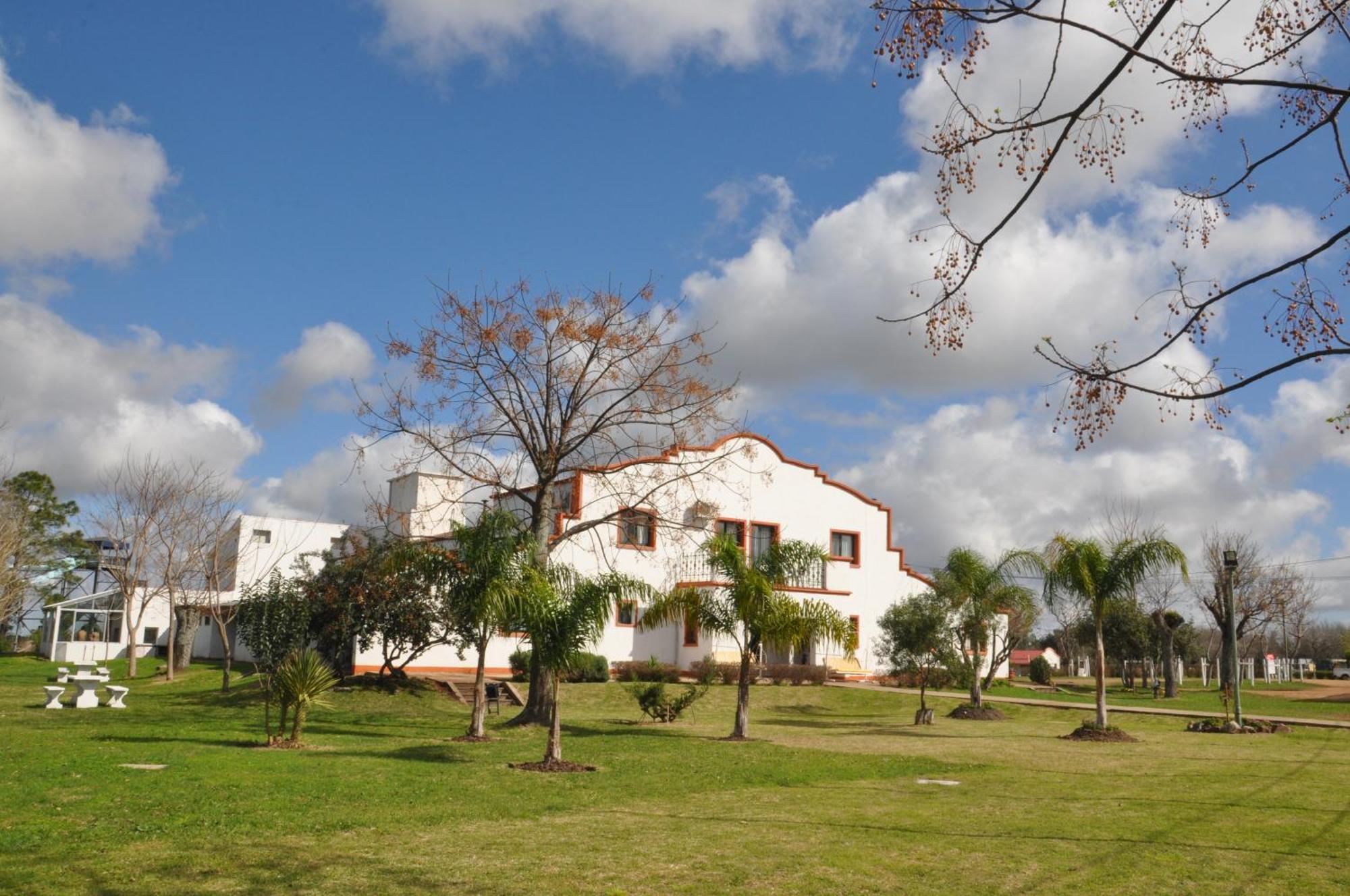 Hotel La Posta del Dayman Termas del Daymán Esterno foto